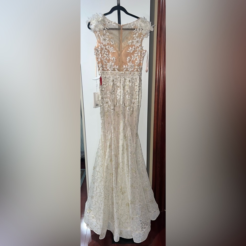 High neck shoulder flower detail mermaid gown - Picture 8 of 11